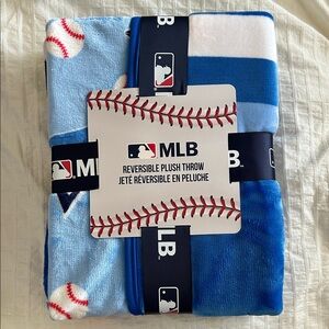 Reversible plush Toronto blue jays blanket